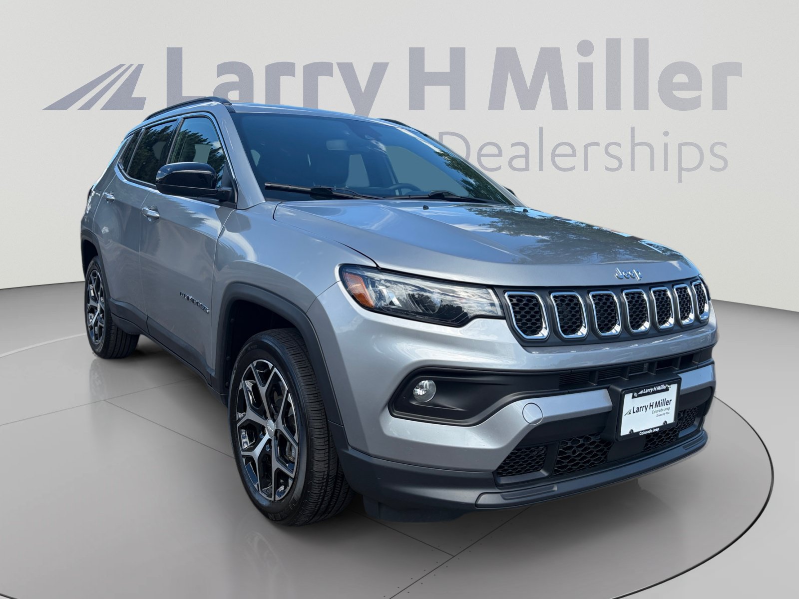 Used 2024 Jeep Compass Latitude AWD/4WD image 7
