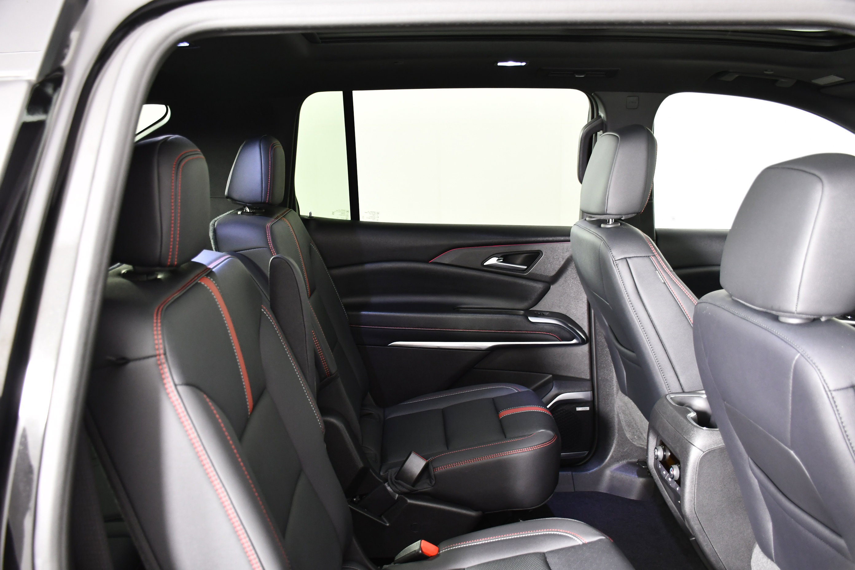Used 2026 Chevrolet Traverse RS image 36
