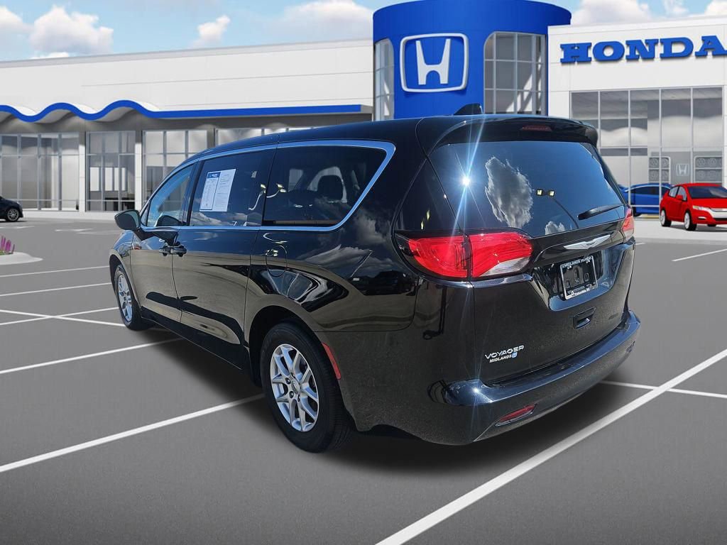 Used 2024 Chrysler Voyager LX image 6