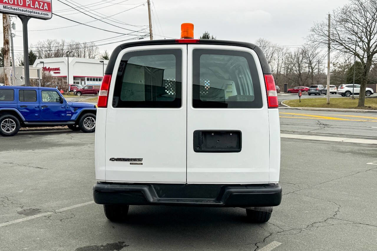 Used 2016 Chevrolet Express 2500 2500 3dr Cargo Van image 5