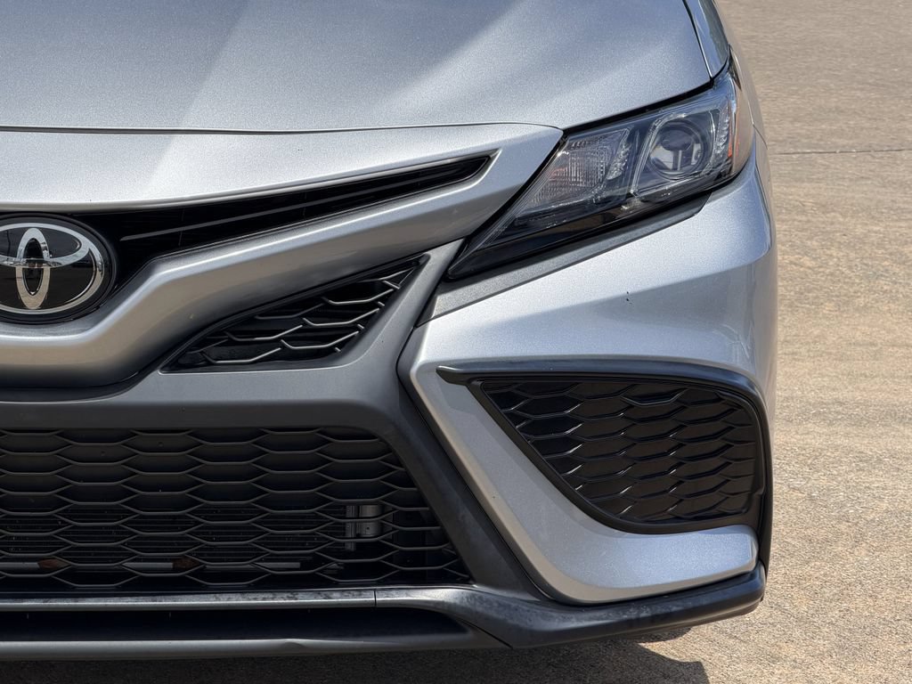 Used 2024 Toyota Camry SE FWD image 4
