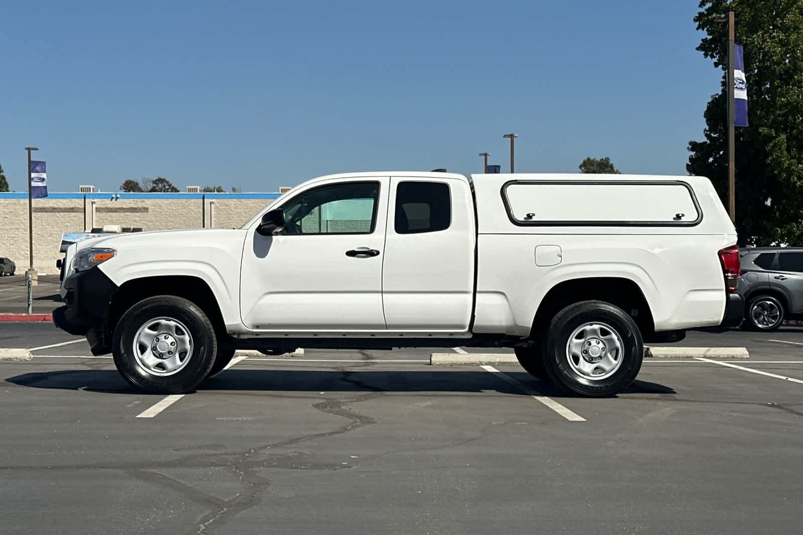 Used 2023 Toyota Tacoma SR RWD image 4