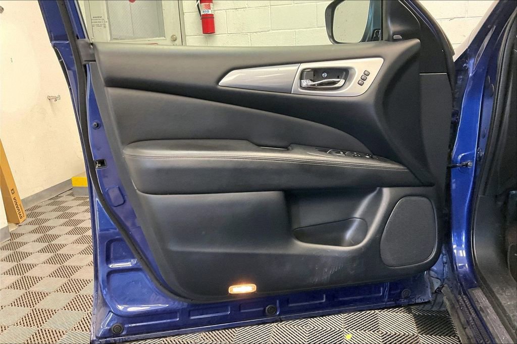 Used 2019 Nissan Pathfinder SL FWD image 22