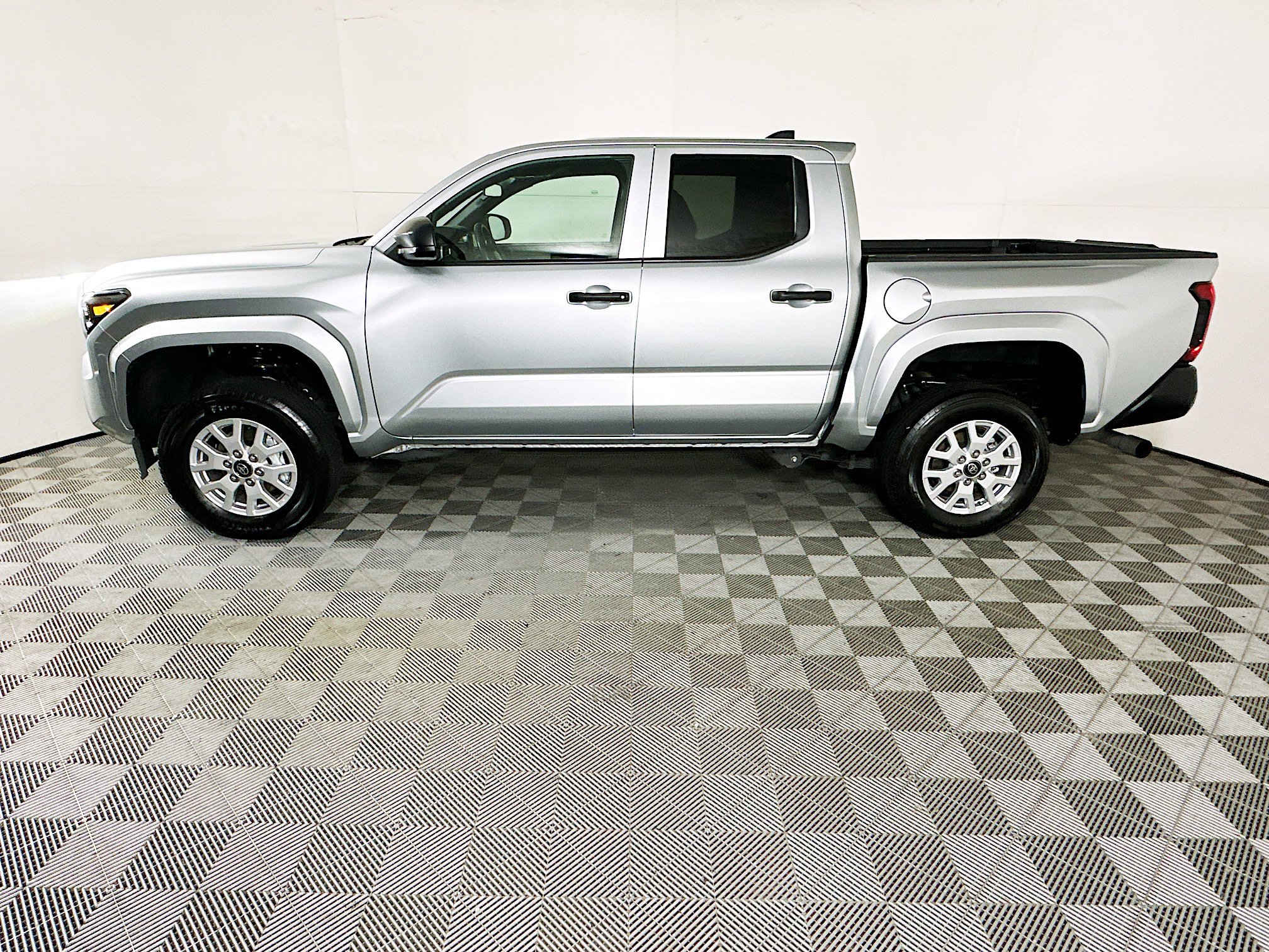 Used 2024 Toyota Tacoma SR AWD/4WD image 6