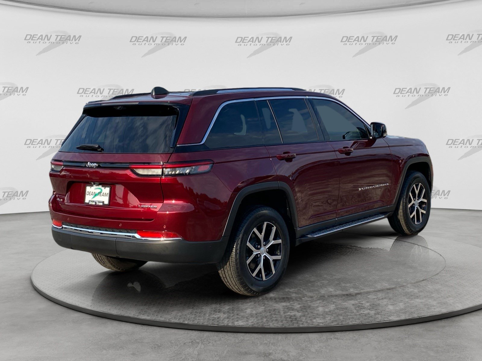 Used 2023 Jeep Grand Cherokee Limited w/ Luxury Tech Group II AWD/4WD image 8
