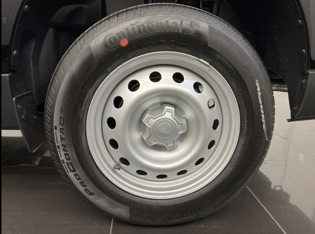 New 2025 Ford Maverick XL image 7