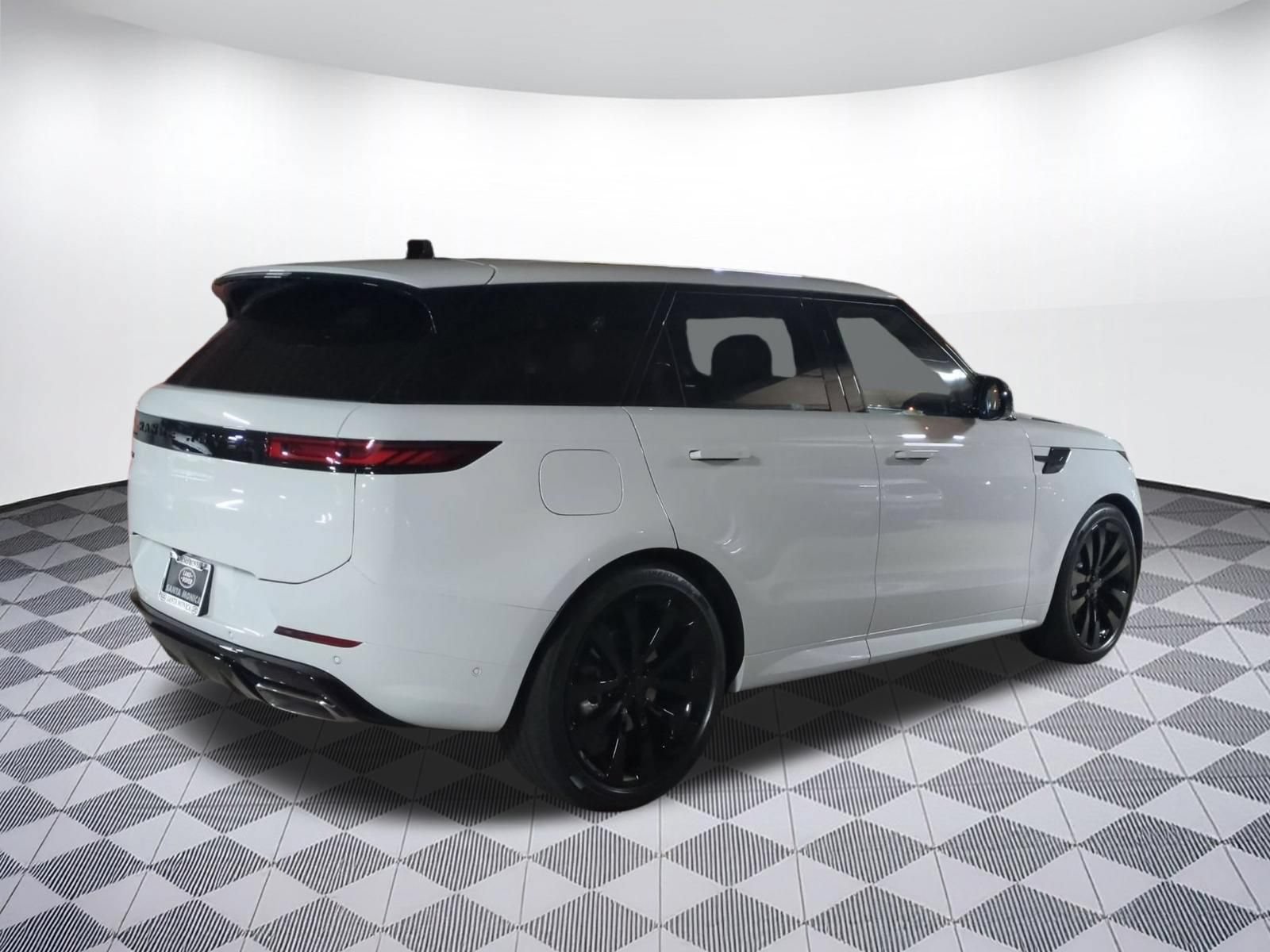 New 2026 Land Rover Range Rover Sport Dynamic SE AWD/4WD image 5