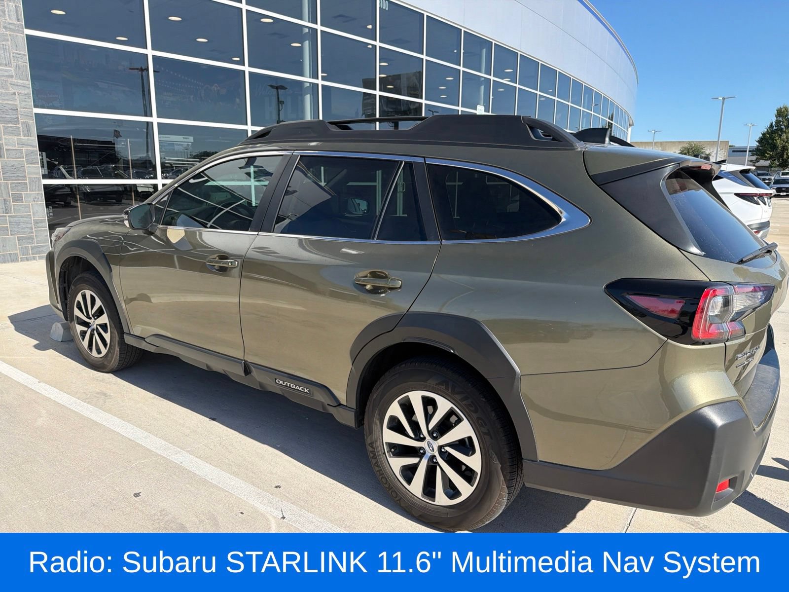 Used 2024 Subaru Outback Premium AWD/4WD image 3