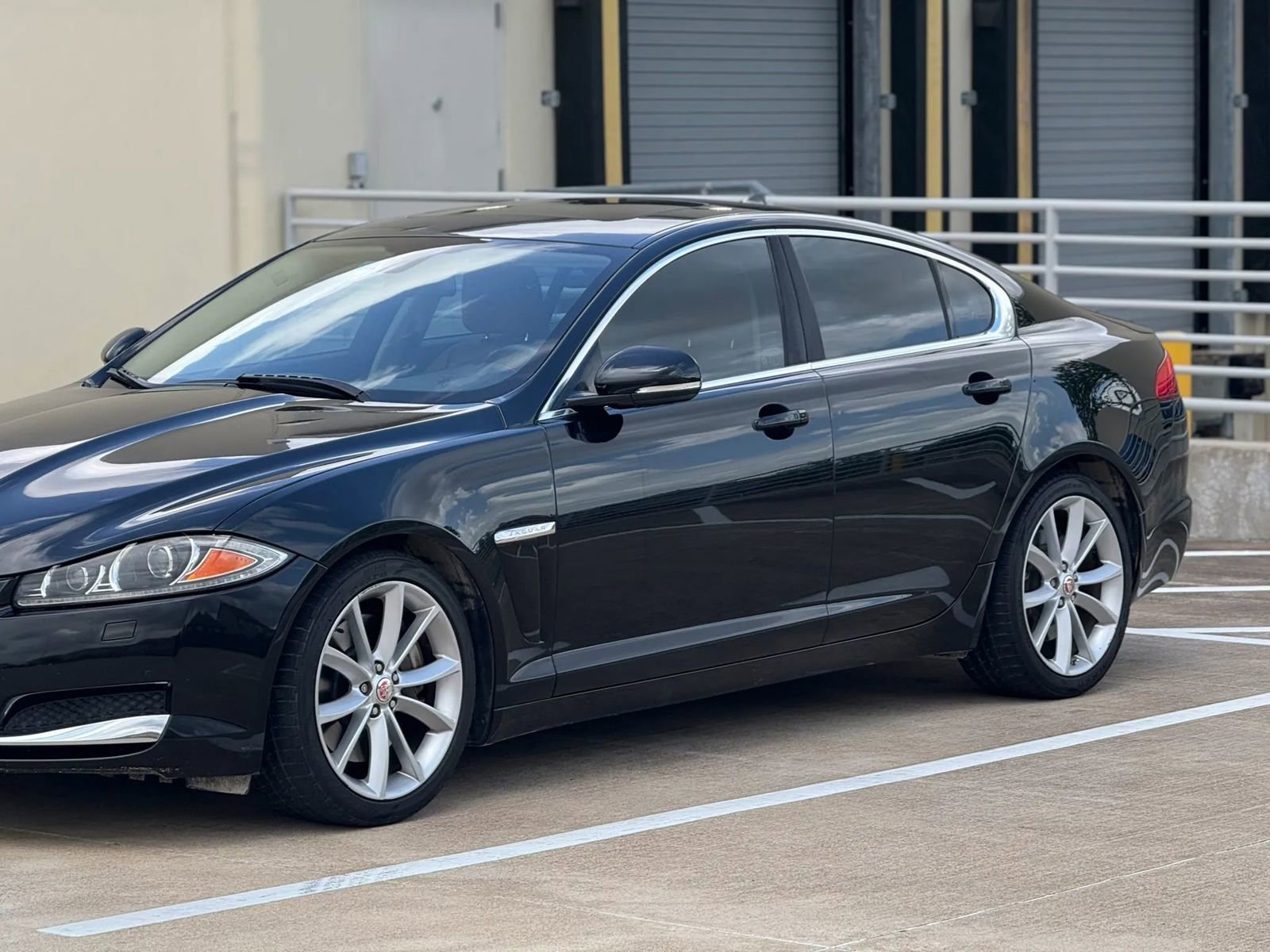 Used 2015 Jaguar XF Portfolio image 4