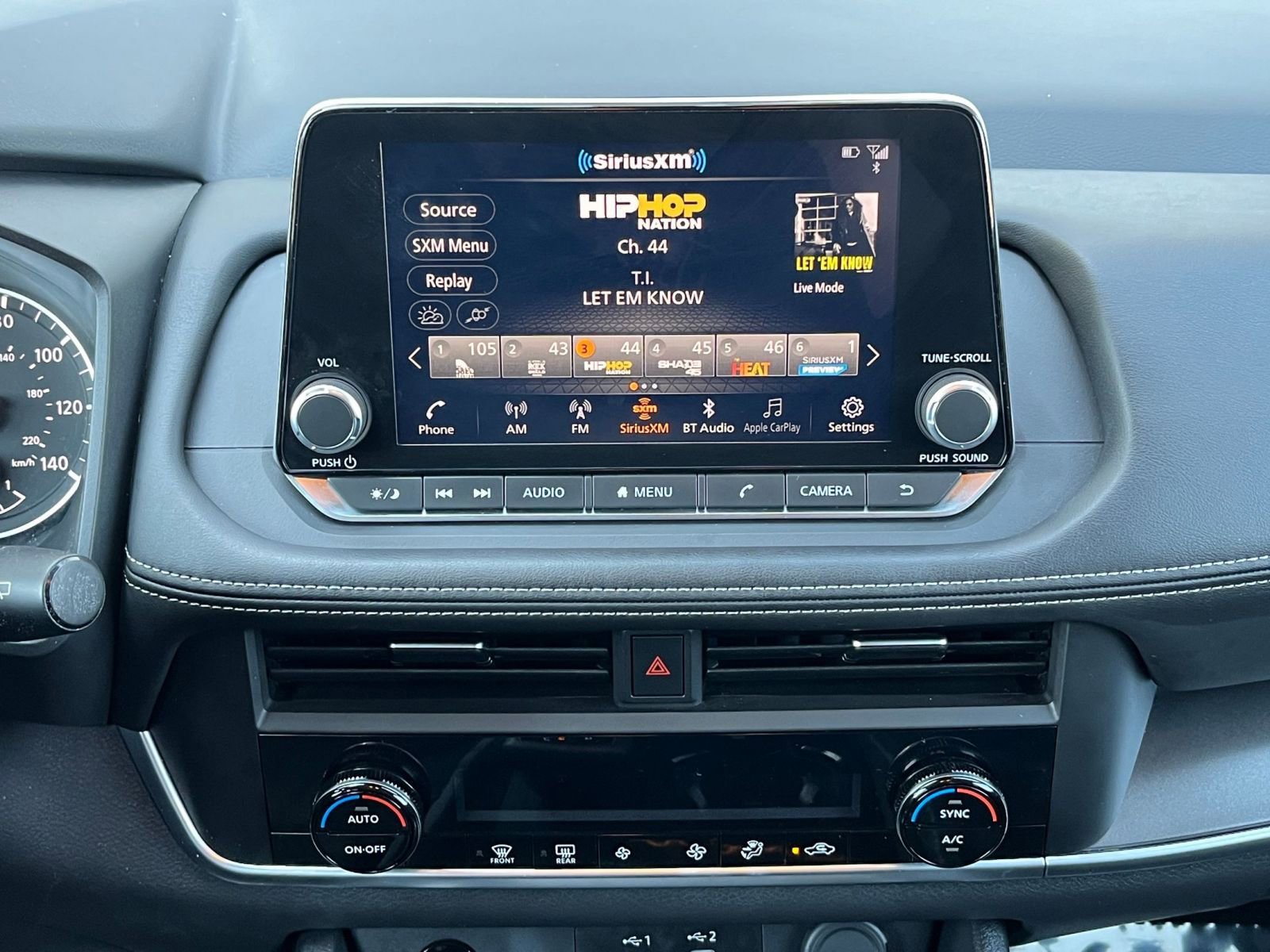 Used 2025 Nissan Rogue SV FWD image 17