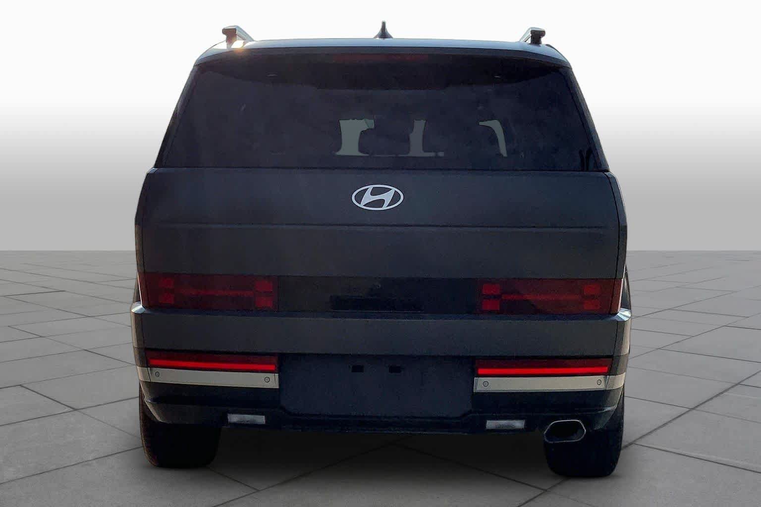 Certified 2024 Hyundai Santa Fe Limited FWD image 5