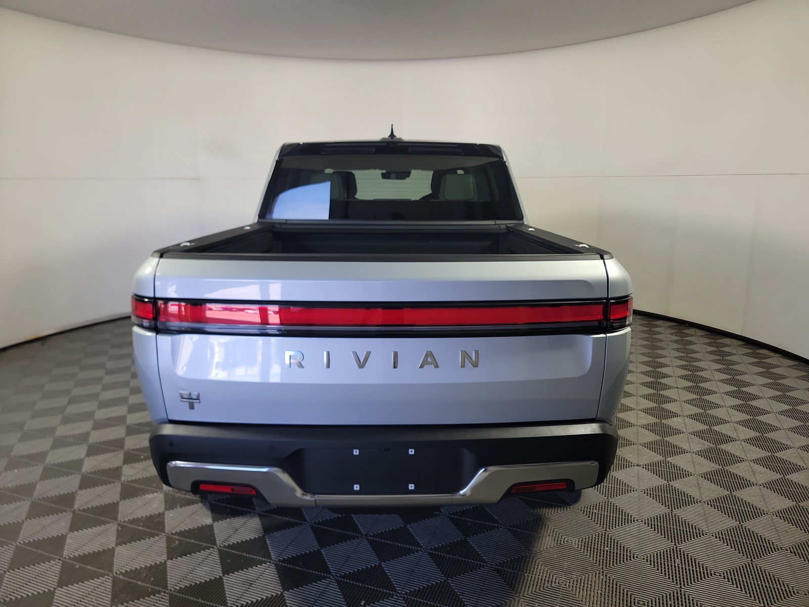 Used 2024 Rivian R1T Adventure AWD/4WD image 4