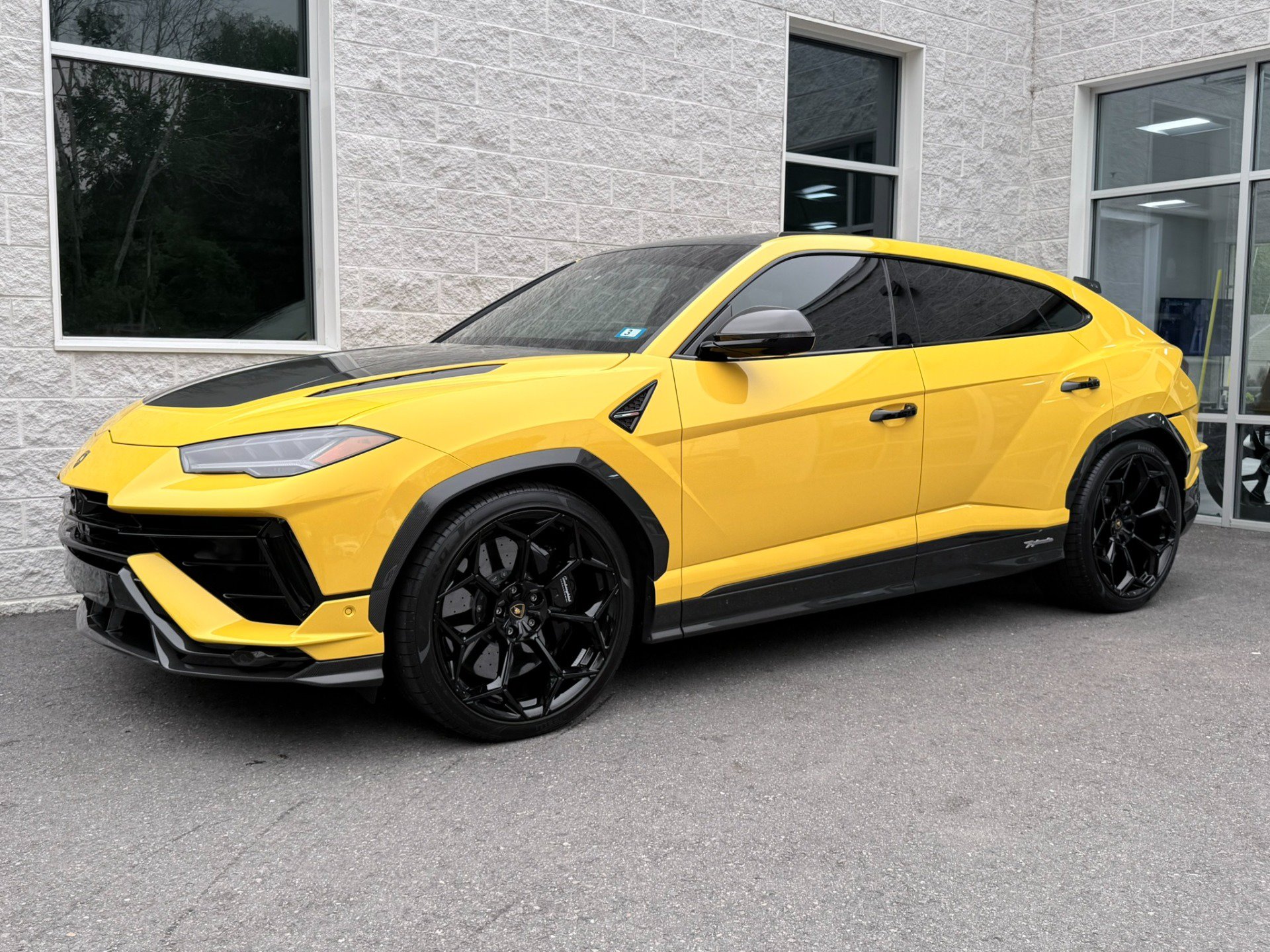 Used 2023 Lamborghini Urus Performante AWD/4WD image 3