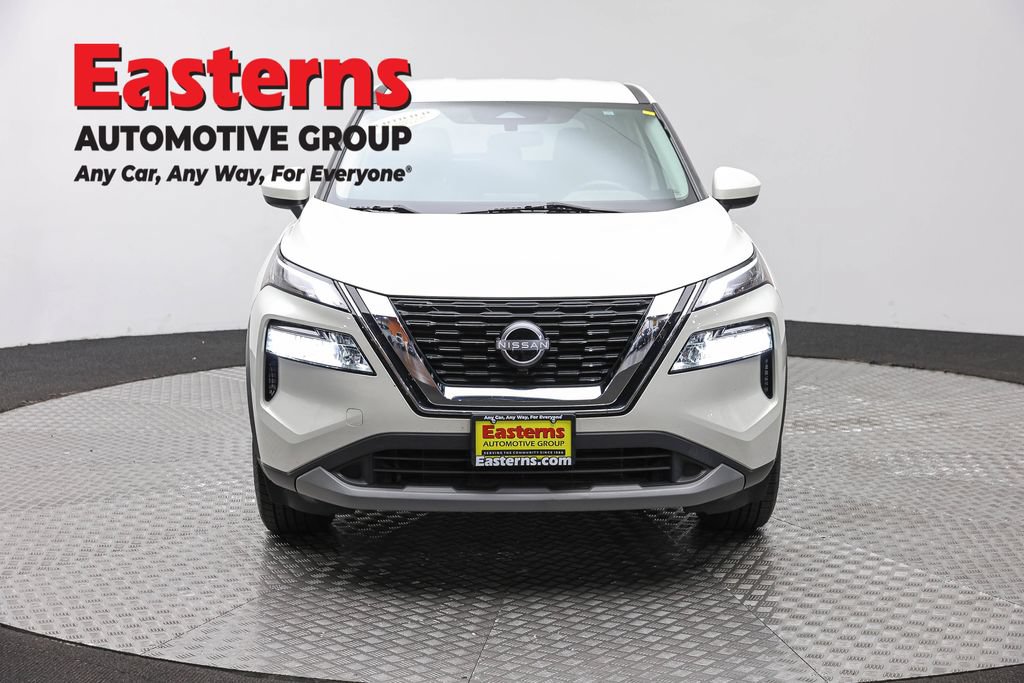 Used 2023 Nissan Rogue SV AWD/4WD image 2