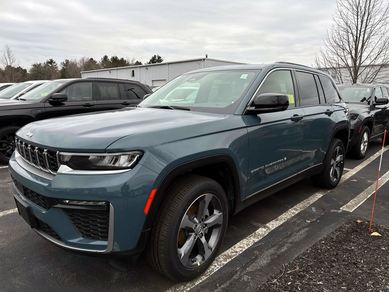 New 2026 Jeep Grand Cherokee Limited AWD/4WD image 4