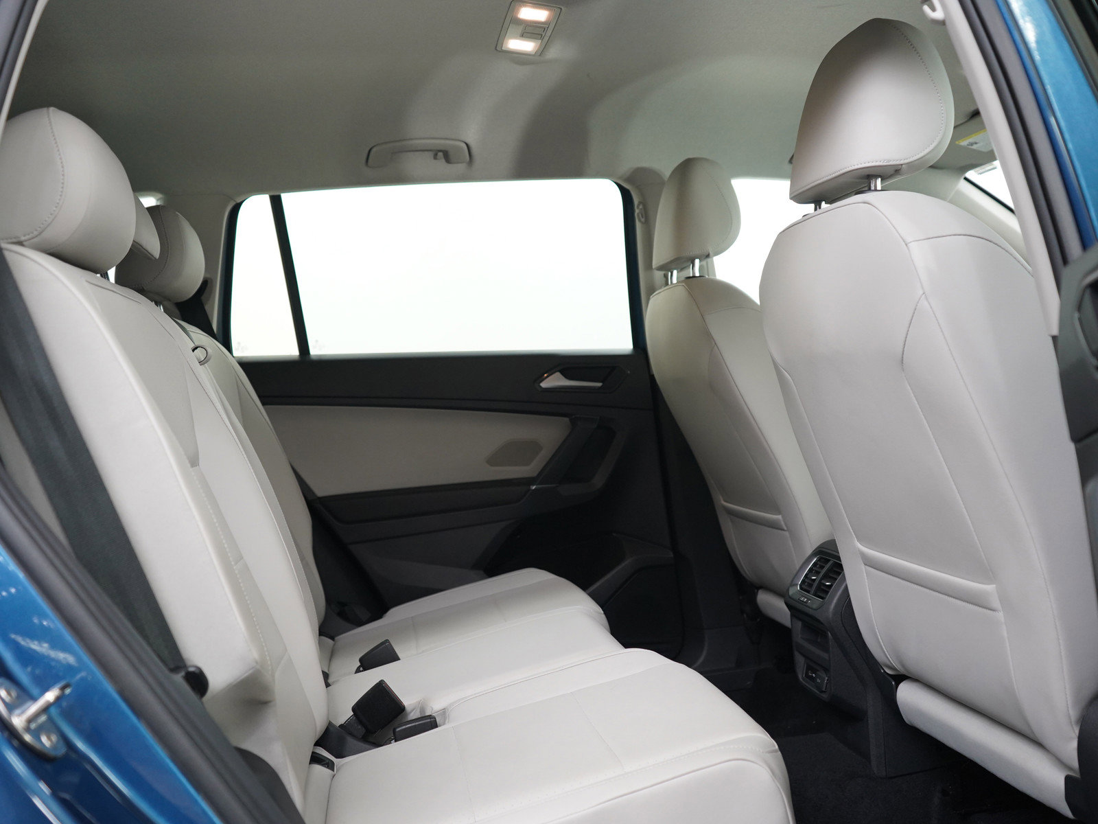 Used 2018 Volkswagen Tiguan SE w/ Front Fog Lights Package image 12