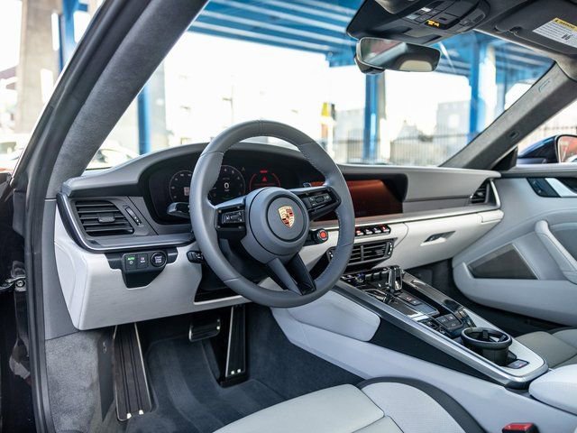 Certified 2025 Porsche 911 Carrera GTS image 4