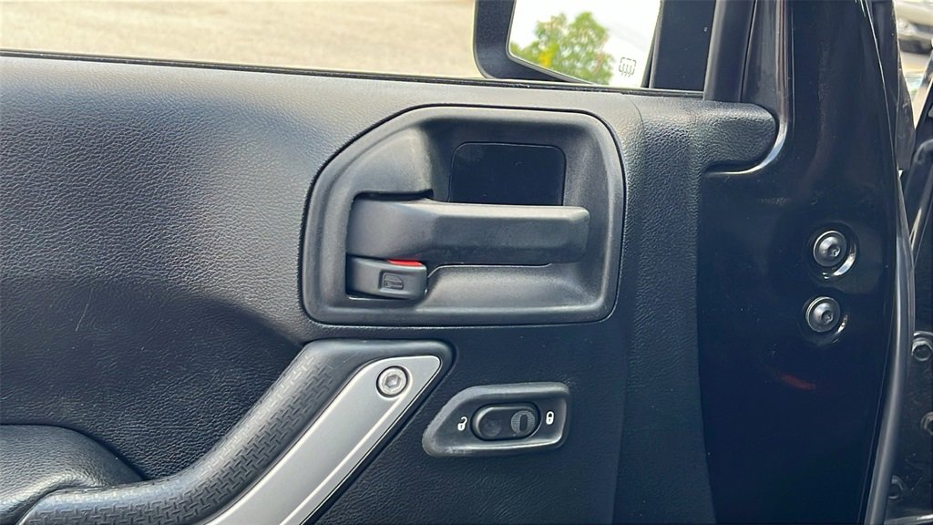 Used 2014 Jeep Wrangler Unlimited Rubicon w/ Dual Top Group image 10