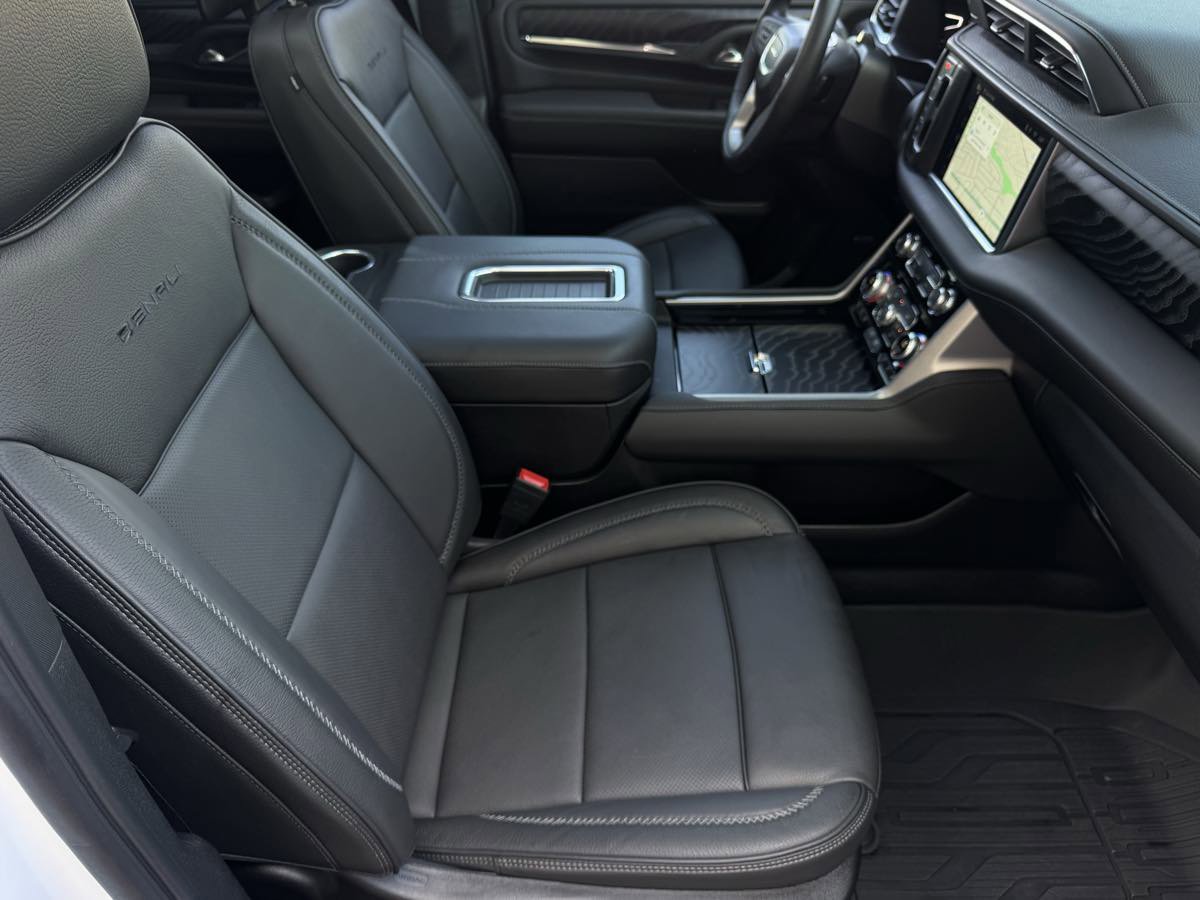 Used 2024 GMC Yukon Denali w/ Advanced Technology Package image 25