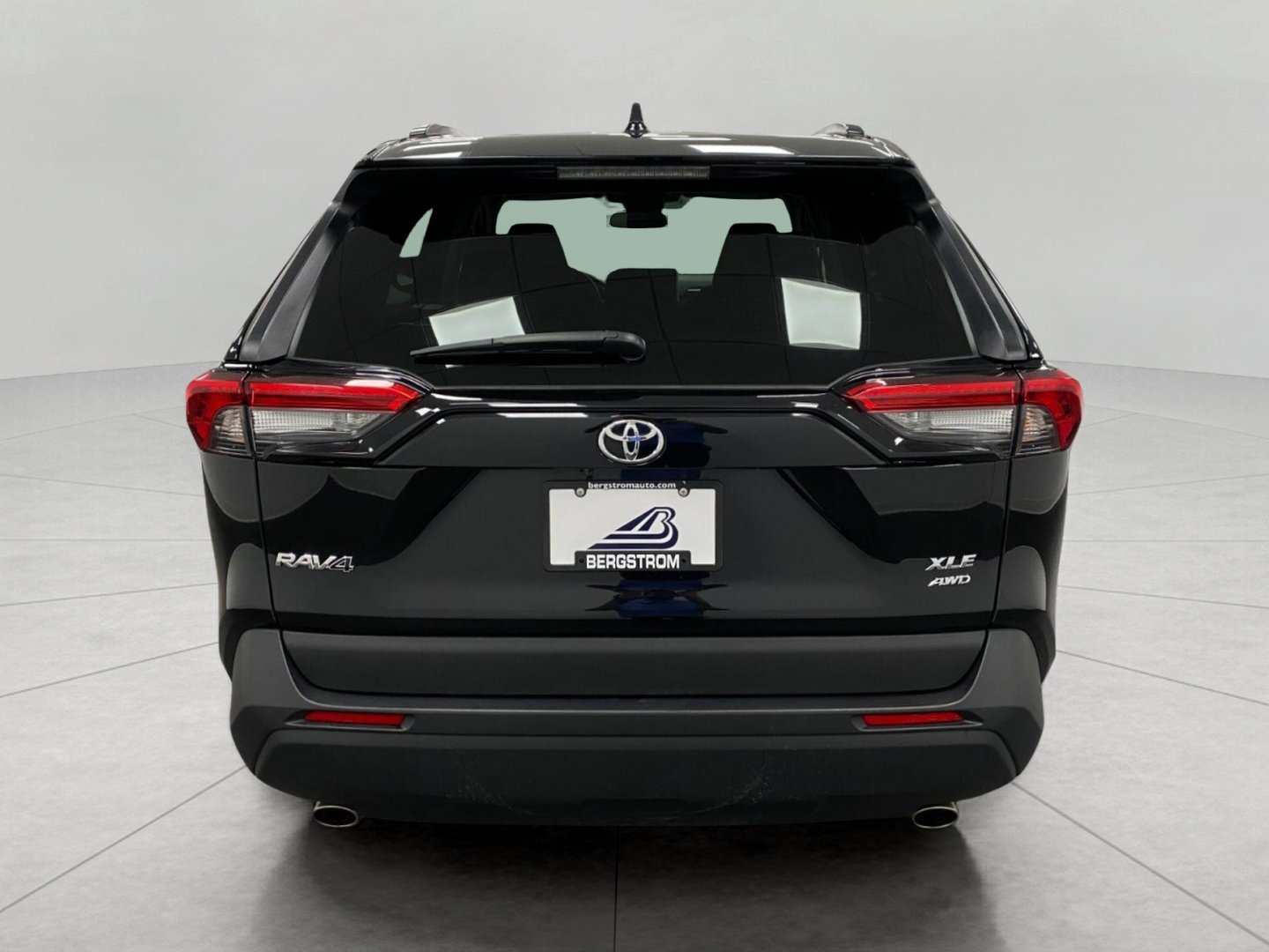 Used 2025 Toyota RAV4 XLE AWD/4WD image 5