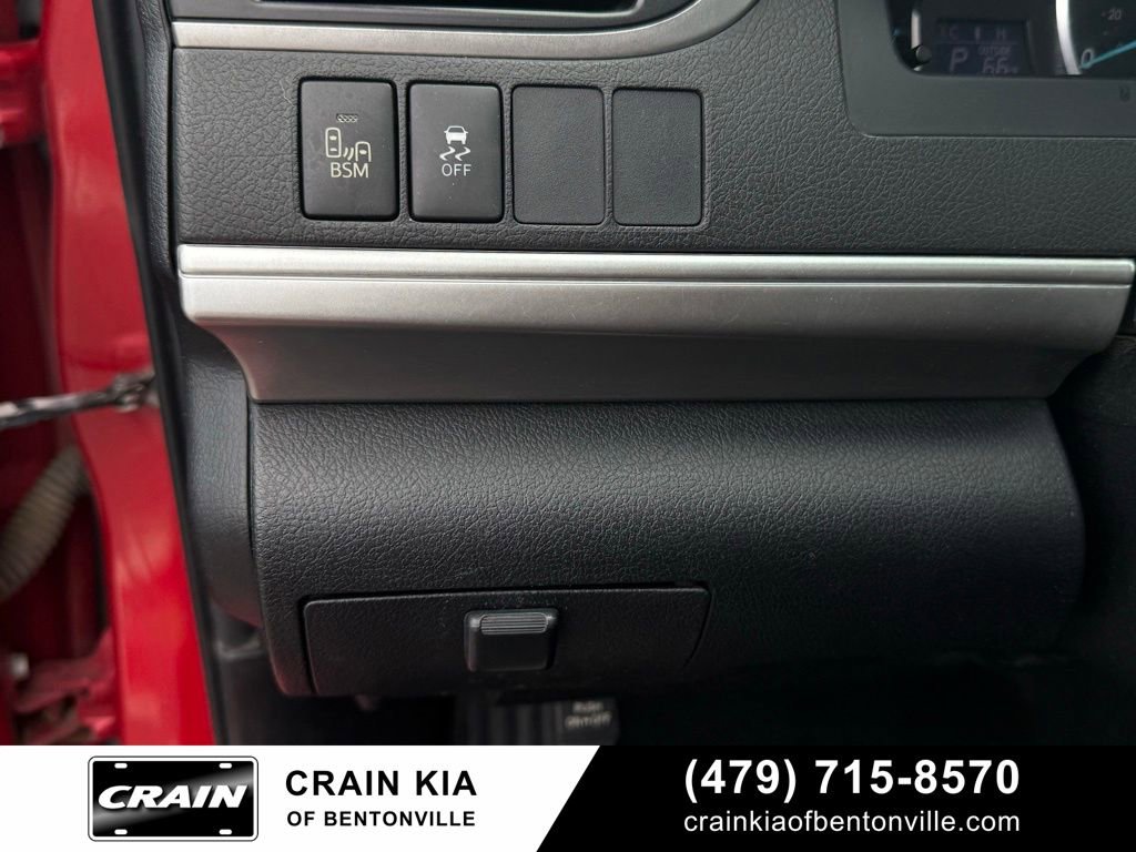Used 2013 Toyota Camry SE w/ Leather Pkg FWD image 12
