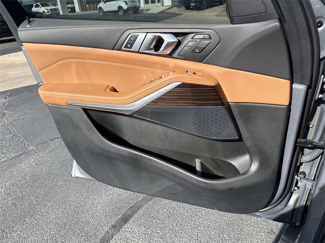 Used 2023 BMW X7 xDrive40i image 9