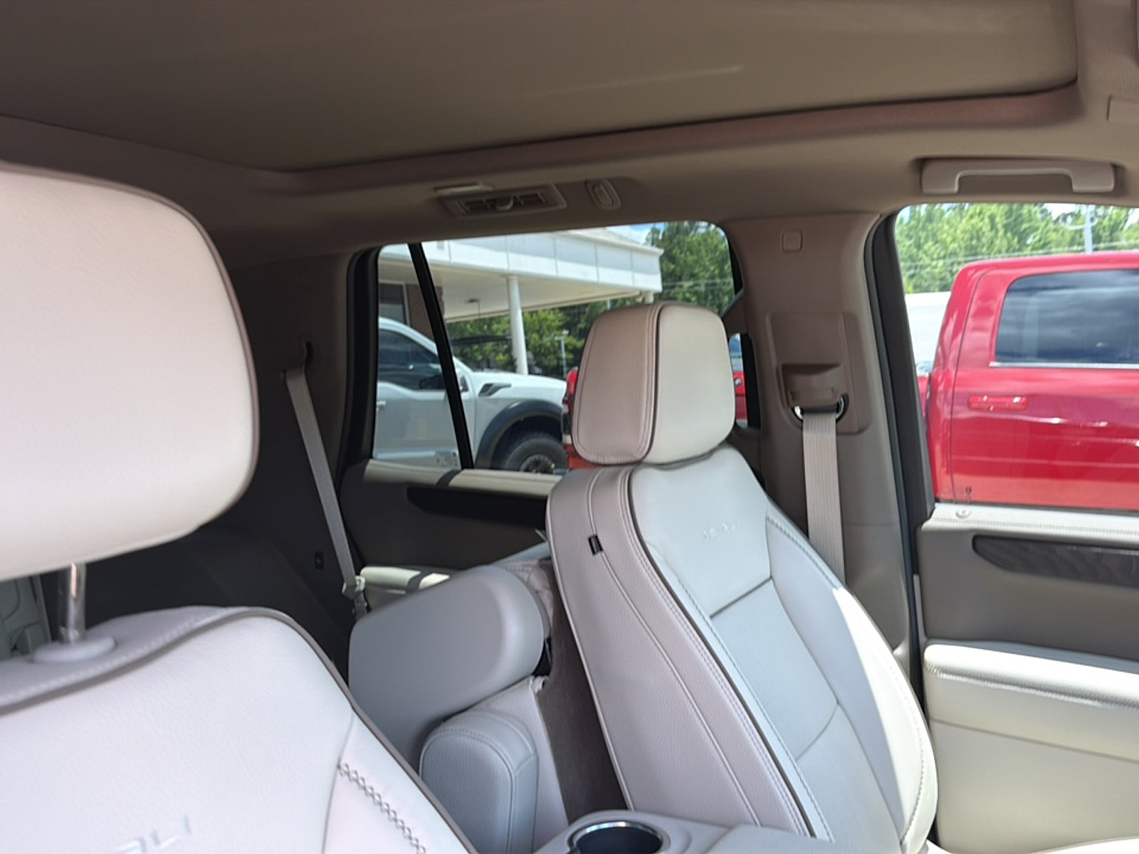 Used 2026 GMC Yukon Denali w/ Sun & Power Step Package AWD/4WD image 15