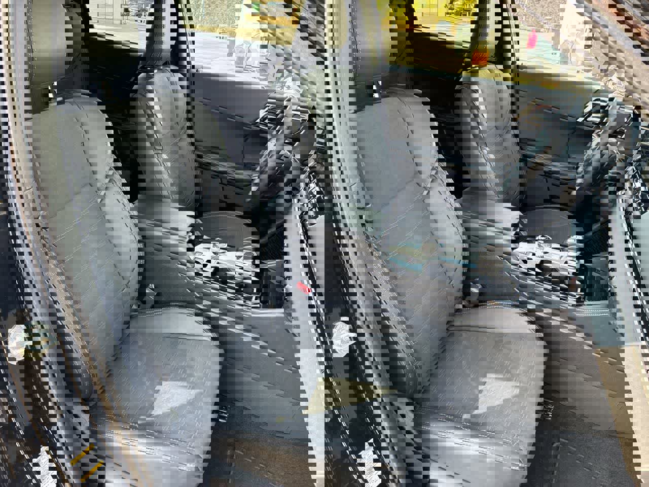 Used 2025 Mitsubishi Outlander SE image 34