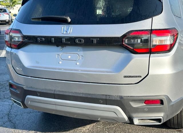 Used 2025 Honda Pilot Touring image 9