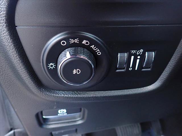 Used 2022 Jeep Grand Cherokee Overland w/ Adv Protech Group III AWD/4WD image 19