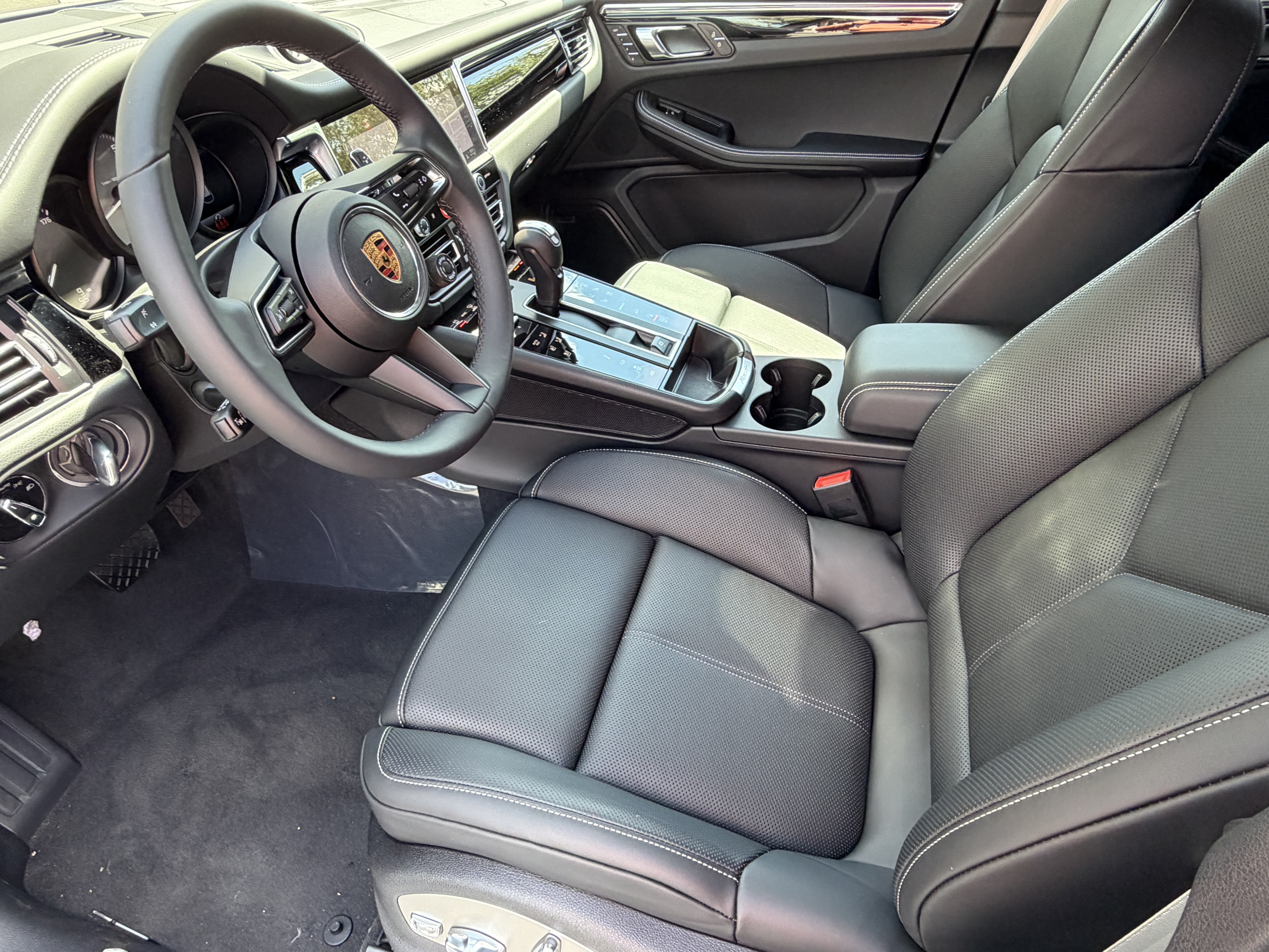 New 2026 Porsche Macan S AWD/4WD image 4
