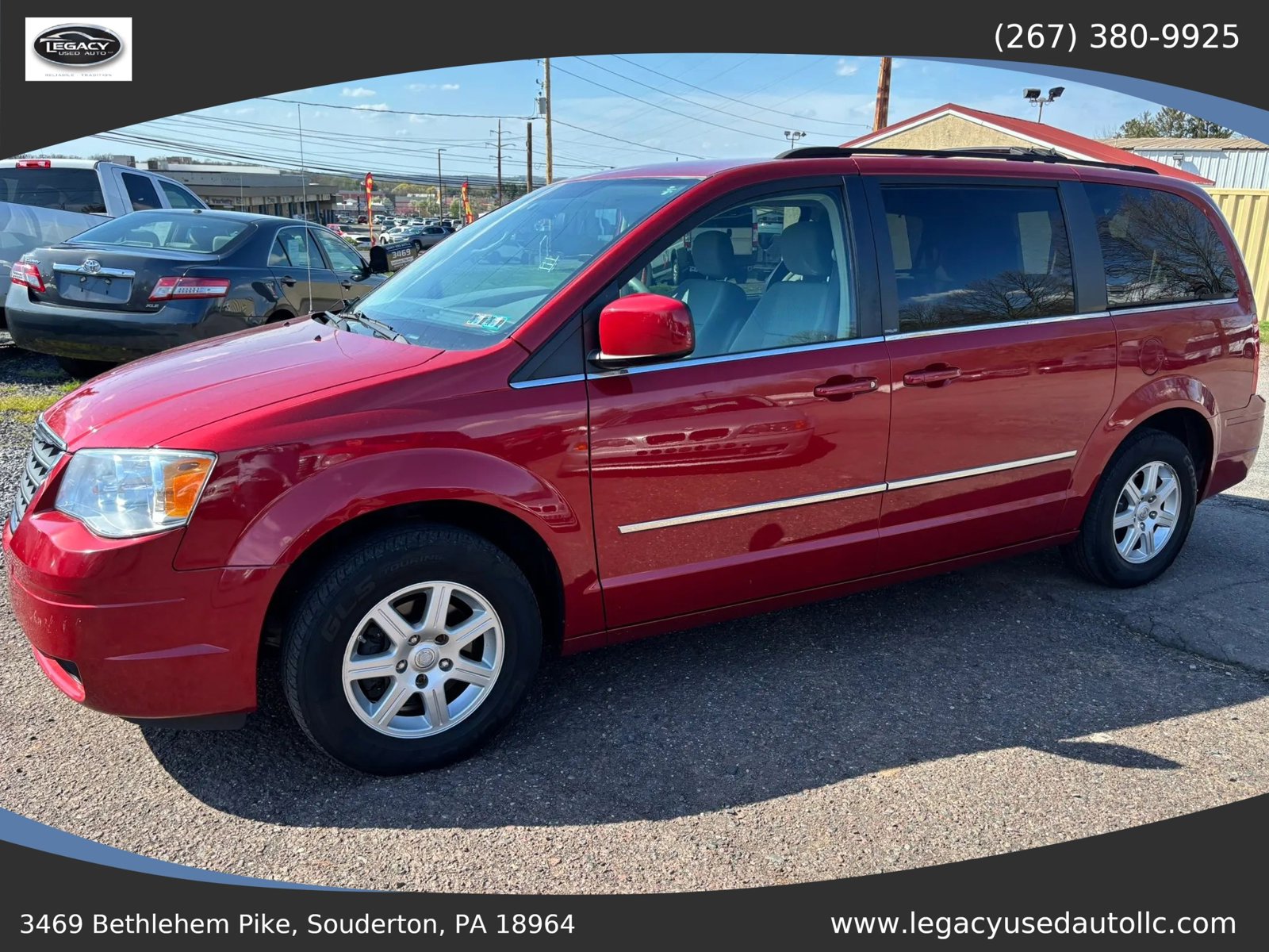 Used 2010 Chrysler Town & Country Touring w/ Family Value Group FWD image 2