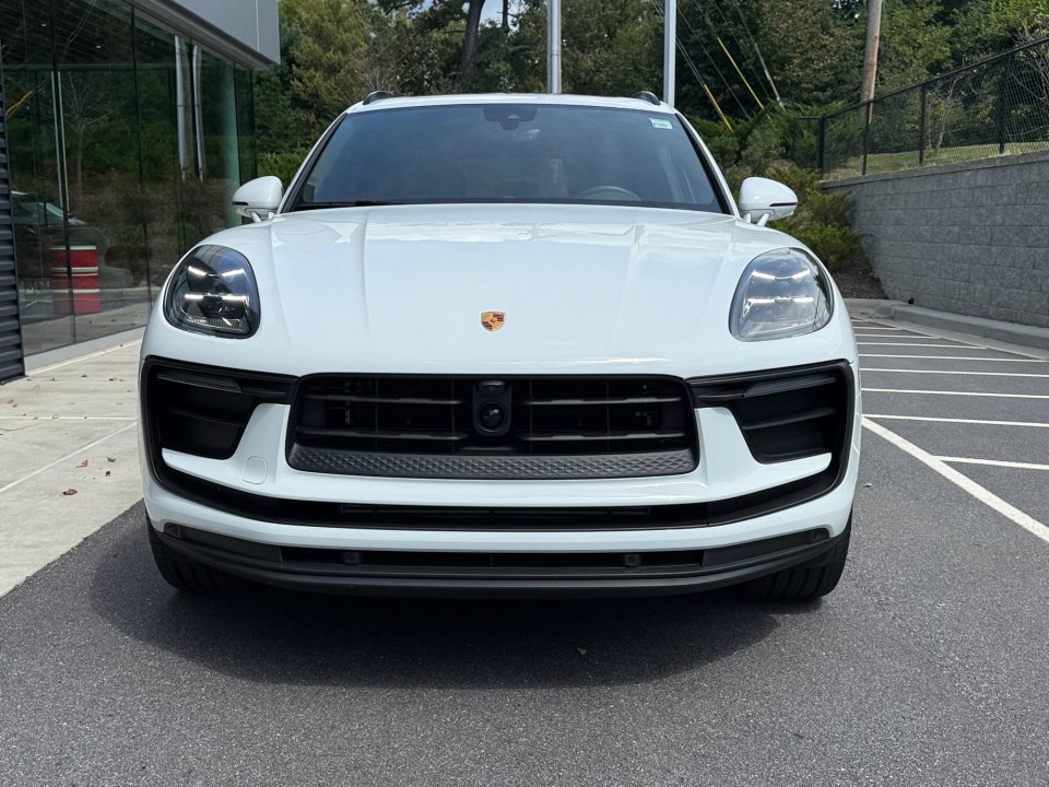 Certified 2026 Porsche Macan AWD/4WD image 10