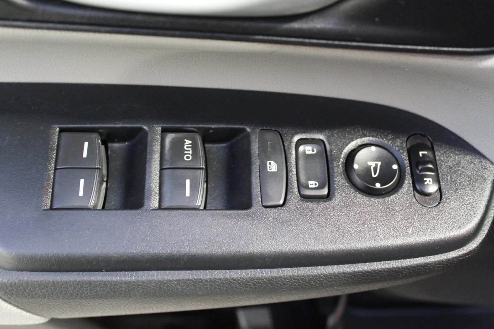 Used 2019 Honda CR-V LX image 27