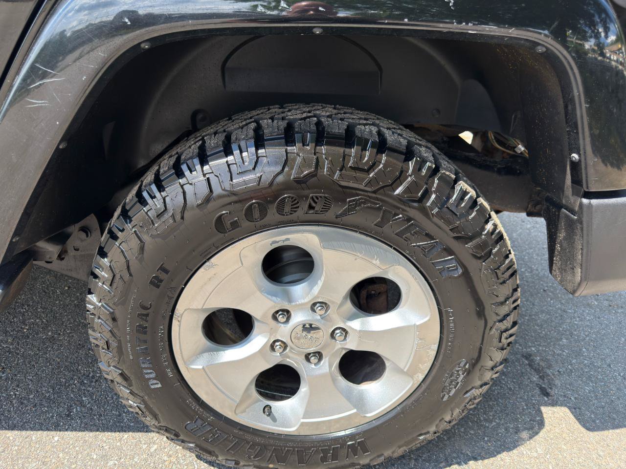 Used 2015 Jeep Wrangler Unlimited Sahara w/ Dual Top Group AWD/4WD image 46