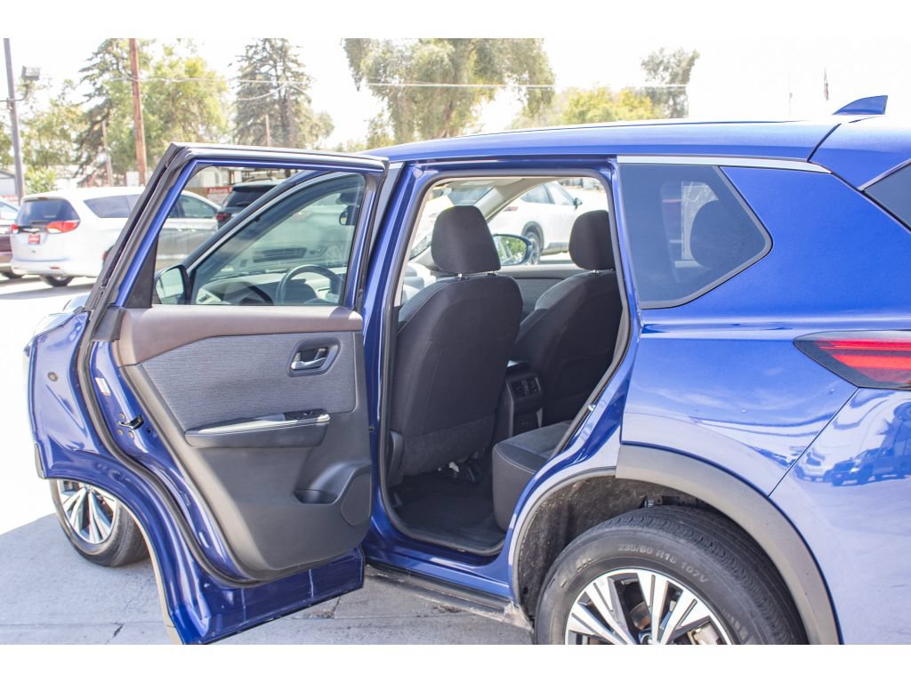 Used 2023 Nissan Rogue SV AWD/4WD image 13