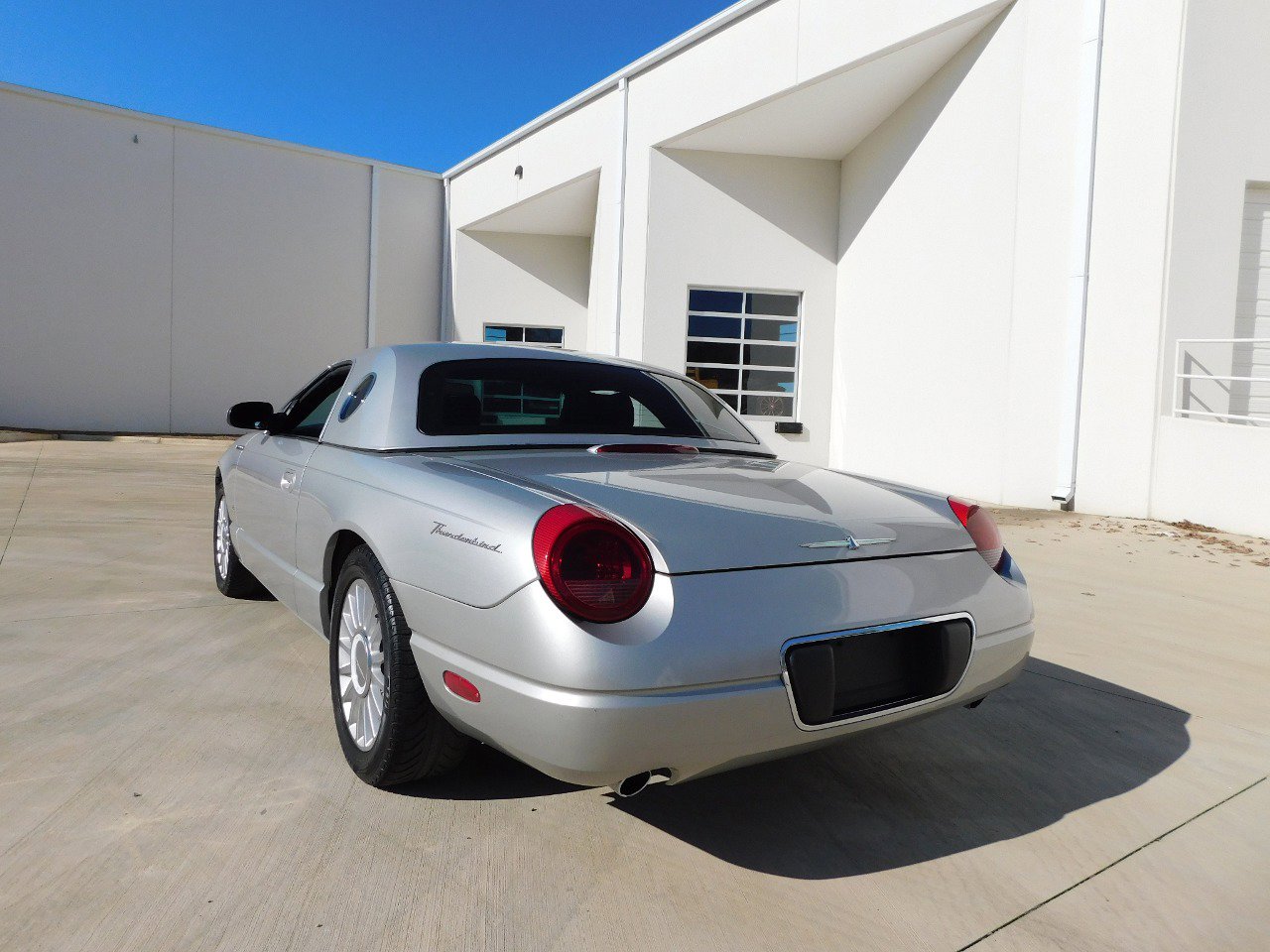 Used 2004 Ford Thunderbird image 8