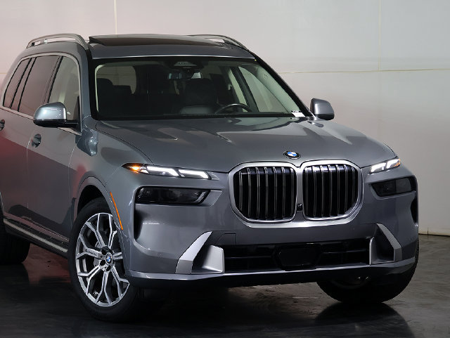 Used 2025 BMW X7 xDrive40i AWD/4WD image 6
