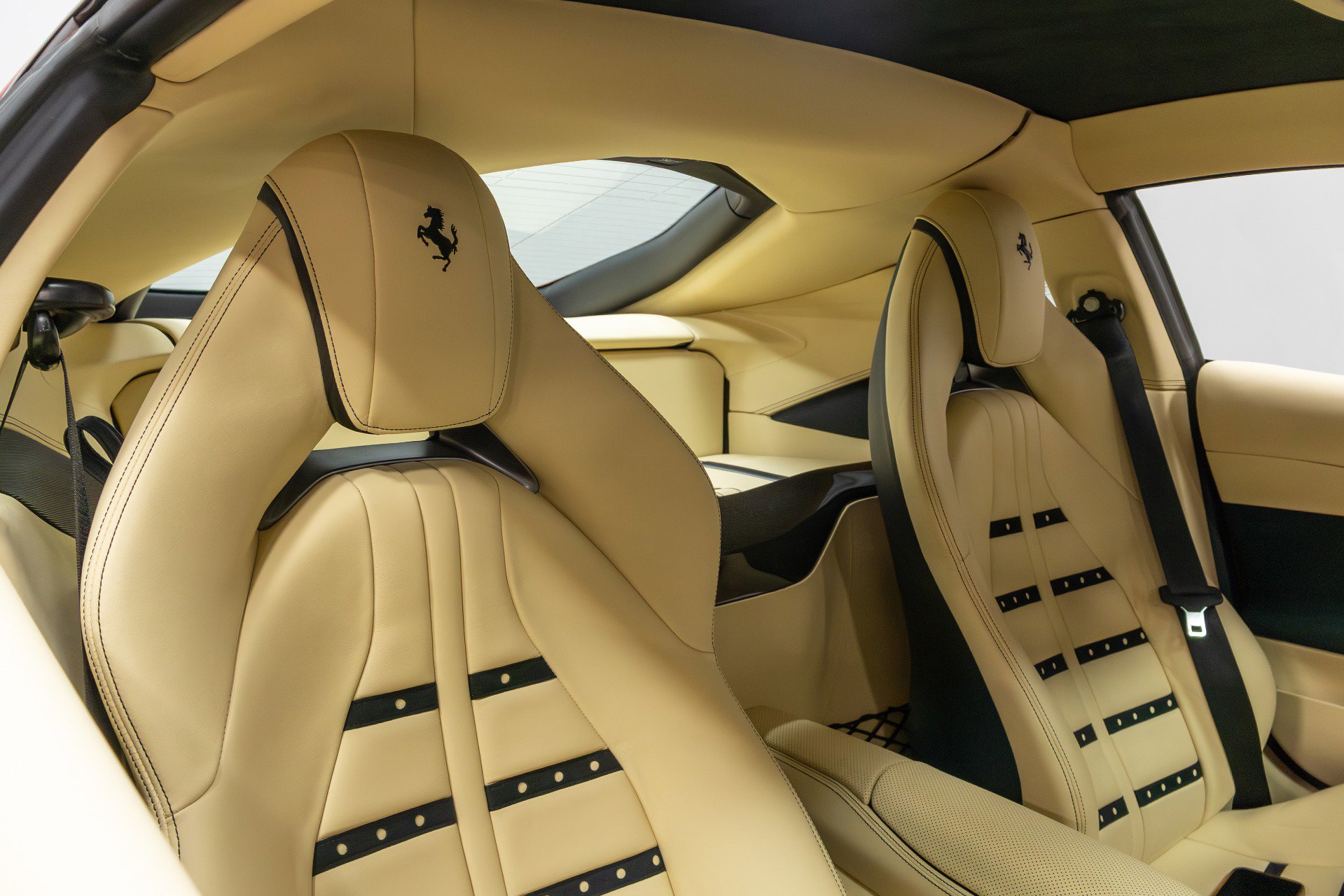 Used 2018 Ferrari 812 Superfast image 32