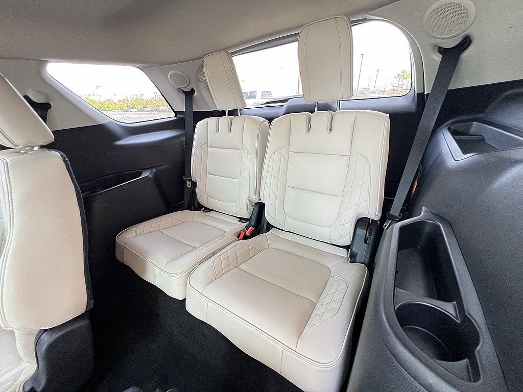 Used 2016 Ford Explorer Platinum image 13