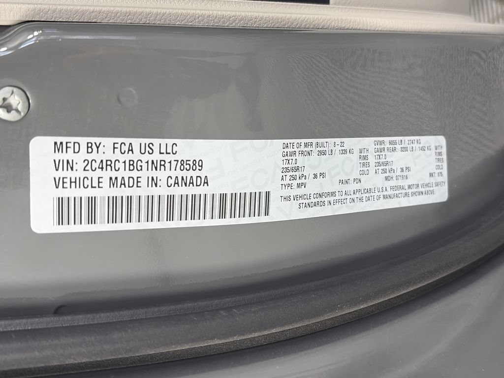 Used 2022 Chrysler Pacifica Touring-L FWD image 9