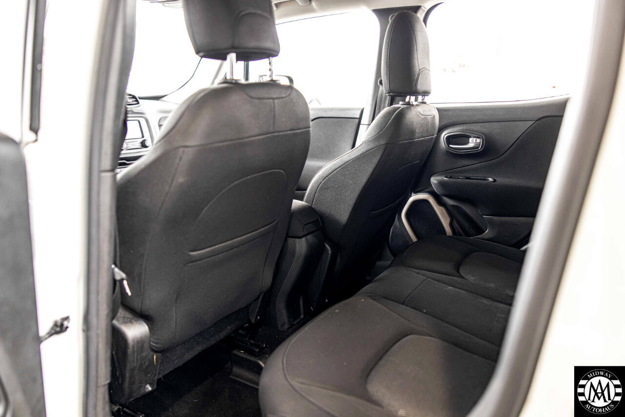 Used 2015 Jeep Renegade Latitude w/ Cold Weather Group II image 29