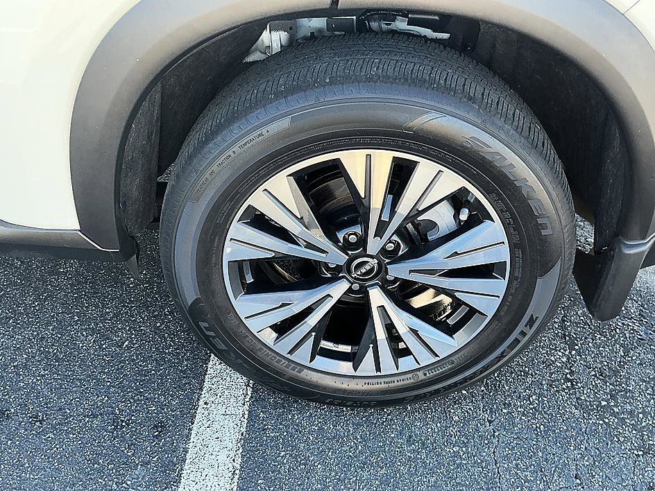 Certified 2023 Nissan Rogue SV image 8