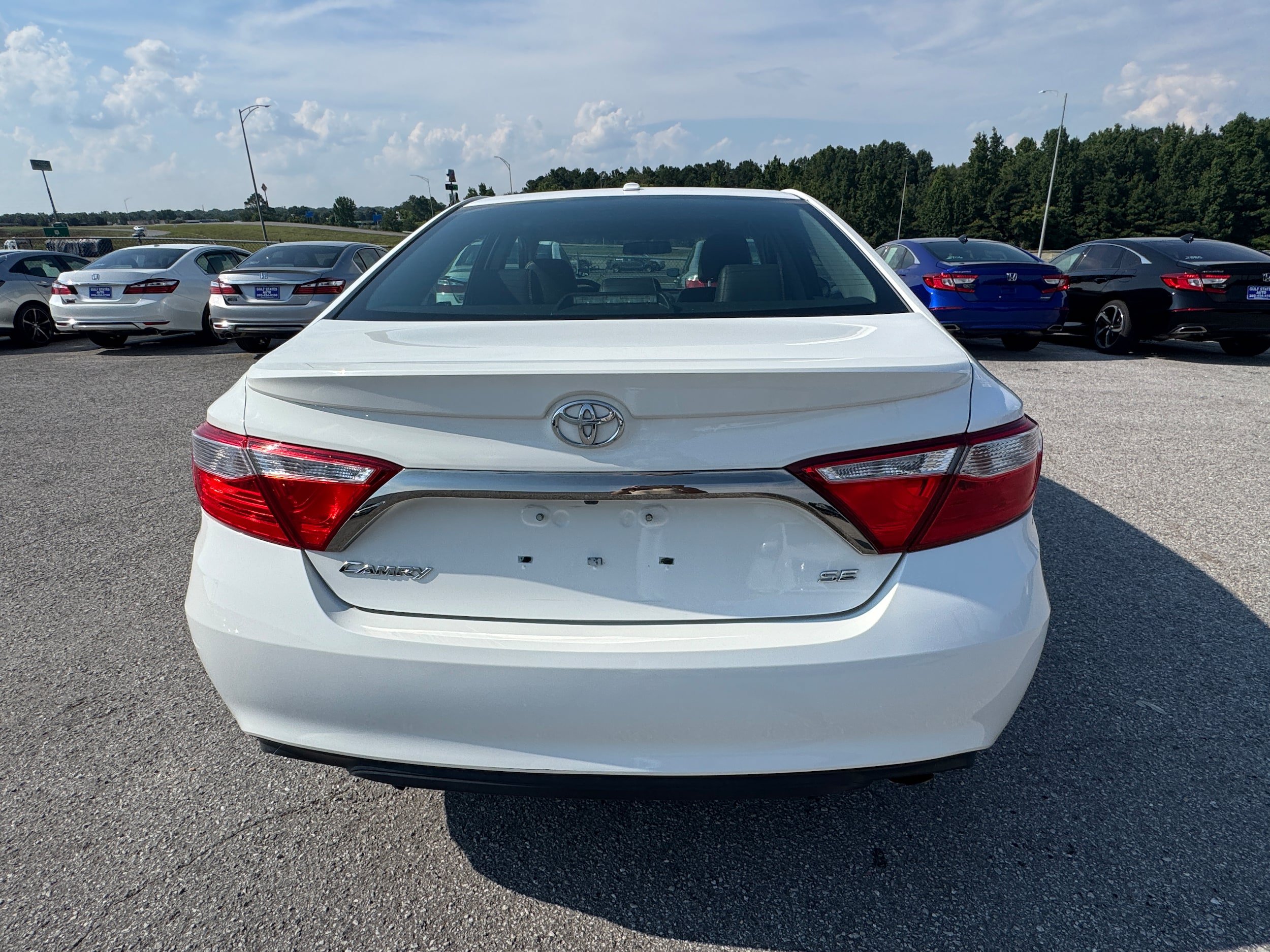 Used 2016 Toyota Camry SE w/ Moonroof Package FWD image 6