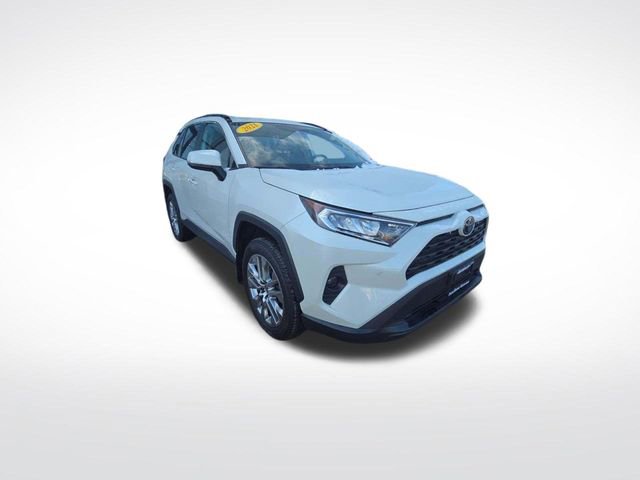 Used 2021 Toyota RAV4 XLE Premium image 4