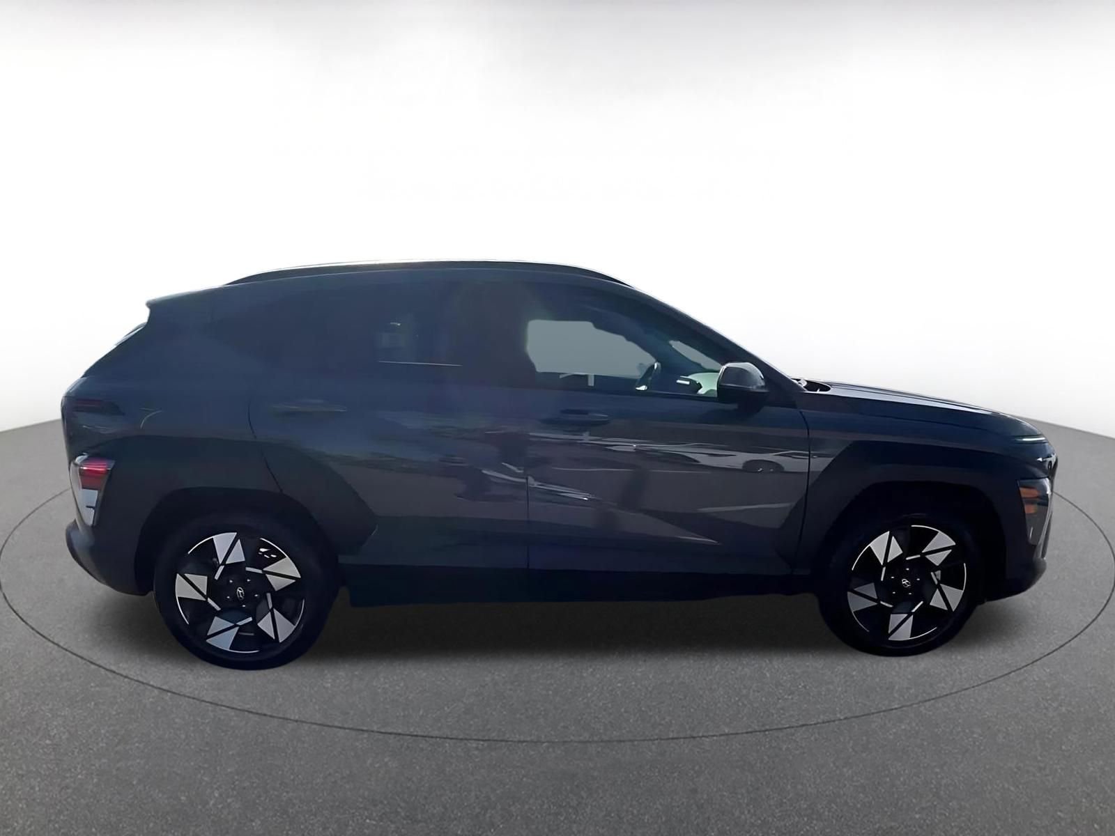 Used 2025 Hyundai Kona SEL FWD image 9