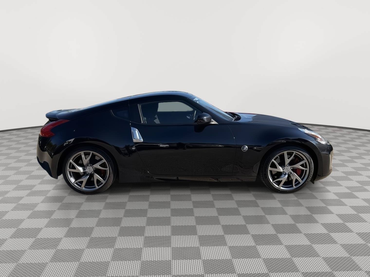 Used 2017 Nissan 370Z Coupe RWD image 6