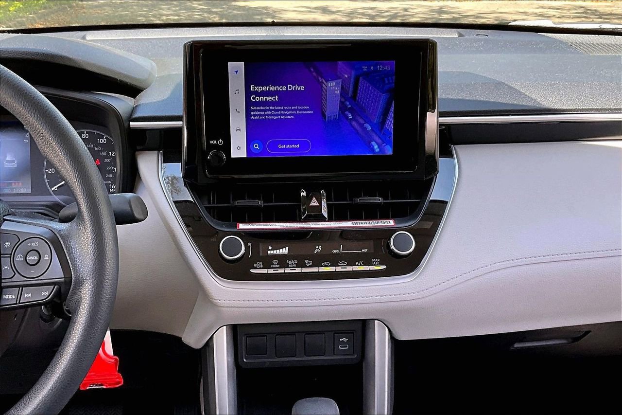 Used 2023 Toyota Corolla Cross L image 9