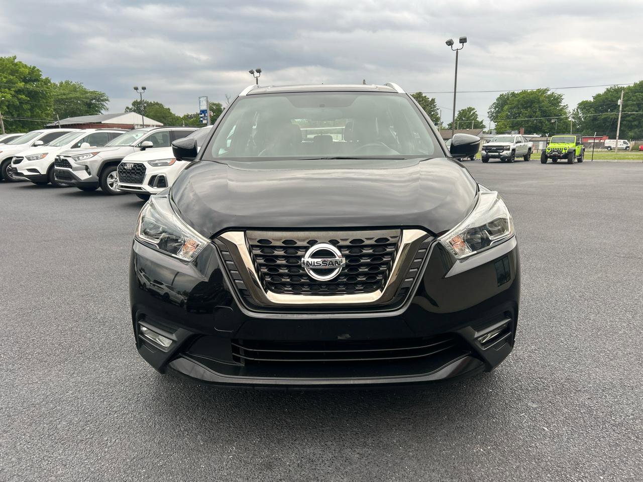 Used 2019 Nissan Kicks SR w/ SR Premium Package FWD image 2