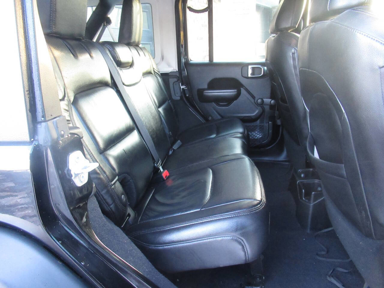 Used 2018 Jeep Wrangler Unlimited Sport image 24